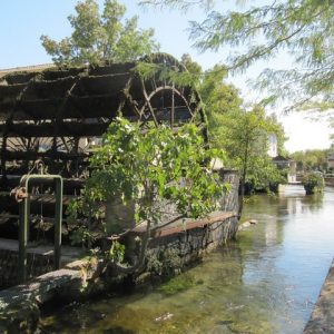 Tour to Fontaine-de-Vaucluse and Isle-sur-la-Sorgue – 8 hours