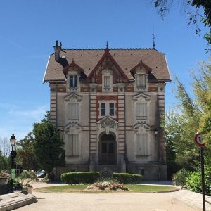 Tour to Fontaine-de-Vaucluse and Isle-sur-la-Sorgue – 8 hours
