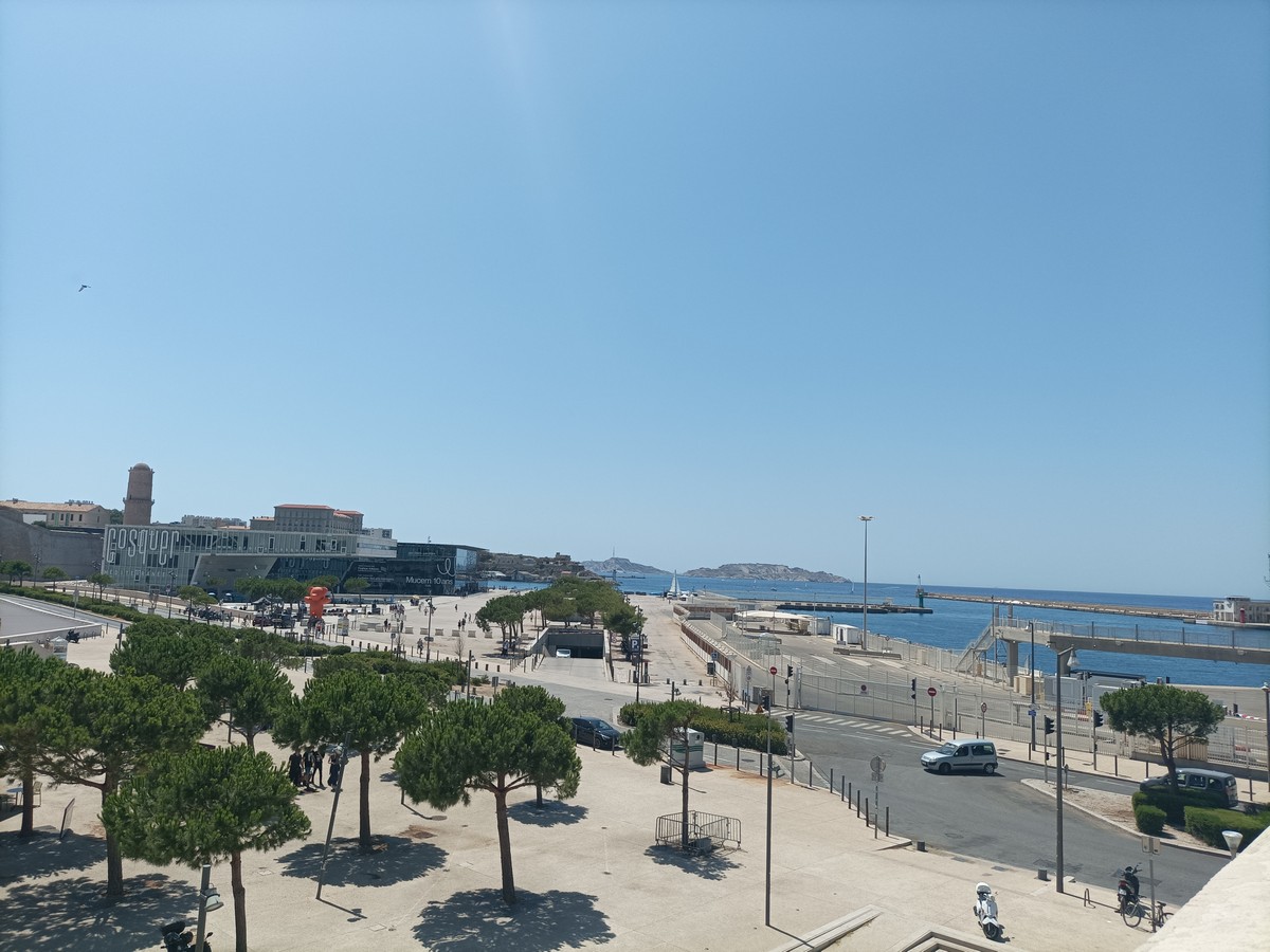 Guided tour in Marseille, Romain Bouchaud