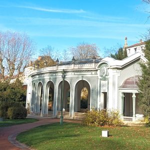 Guided tour in Vichy – 2 hours