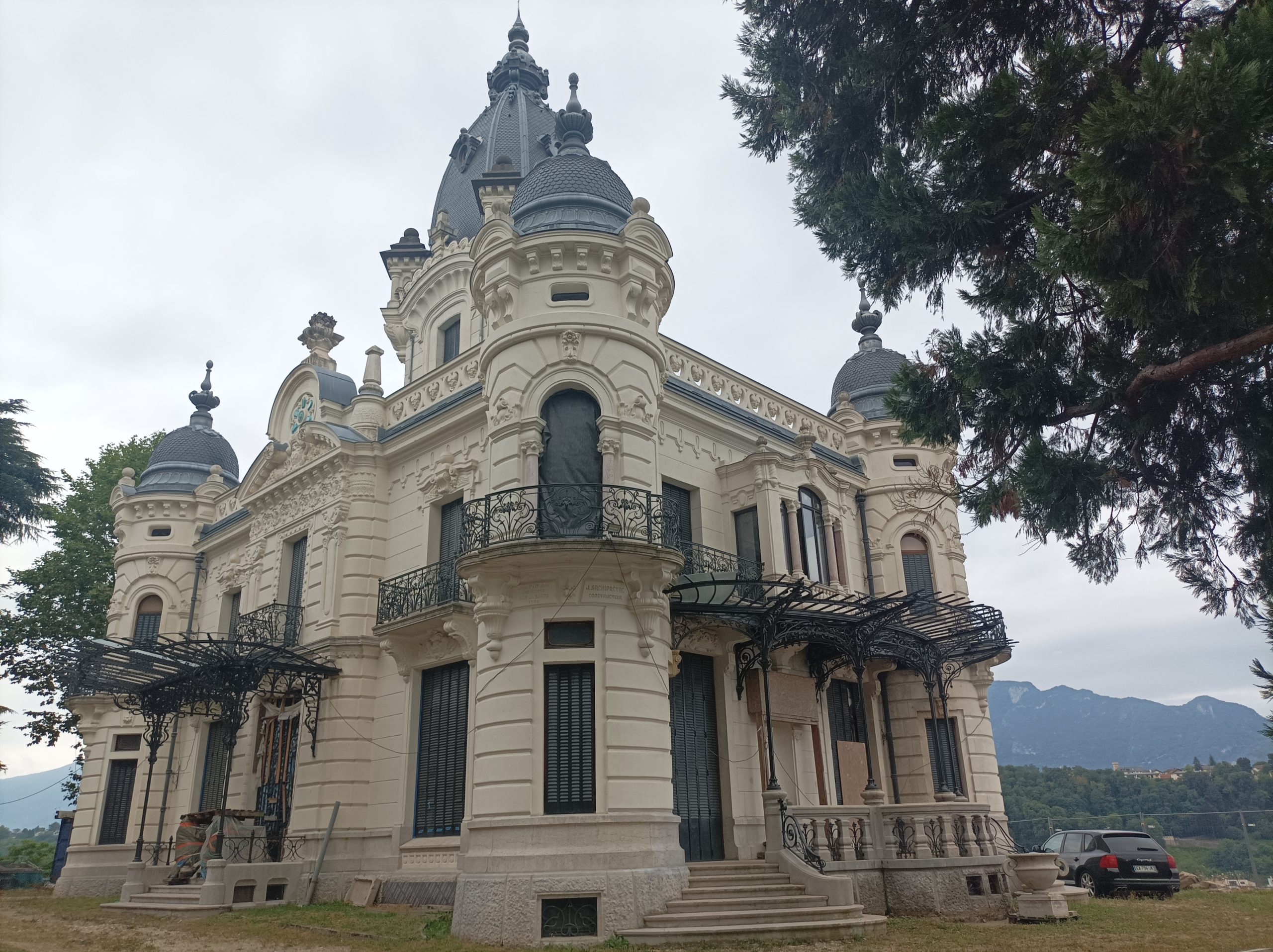 Guided tour in Aix-les-Bains, Romain Bouchaud