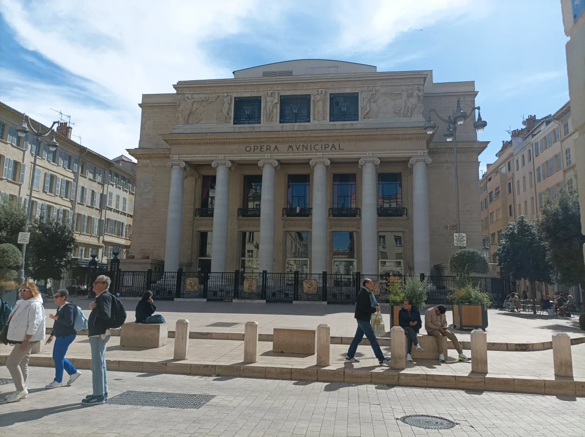 Guided tour in Marseille, Romain Bouchaud
