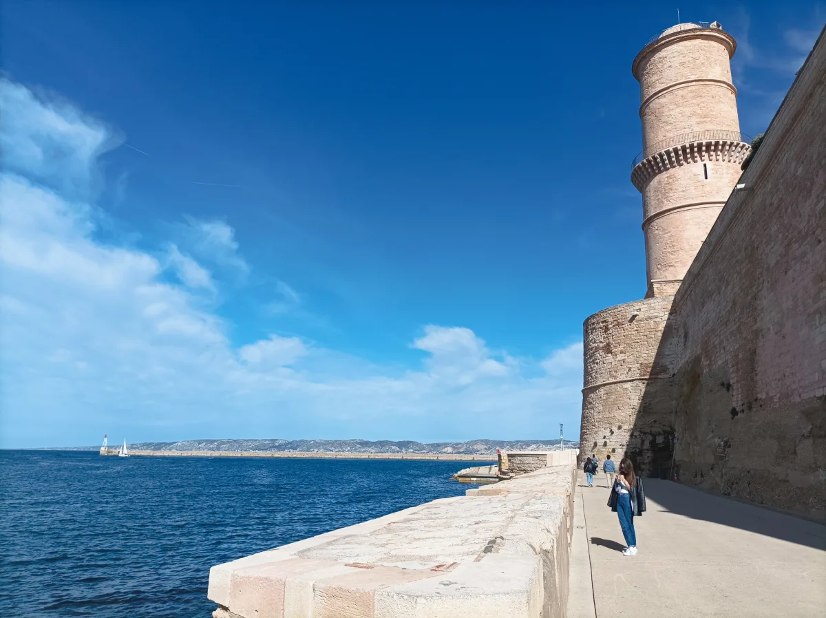 Guided tour in Marseille, Romain Bouchaud