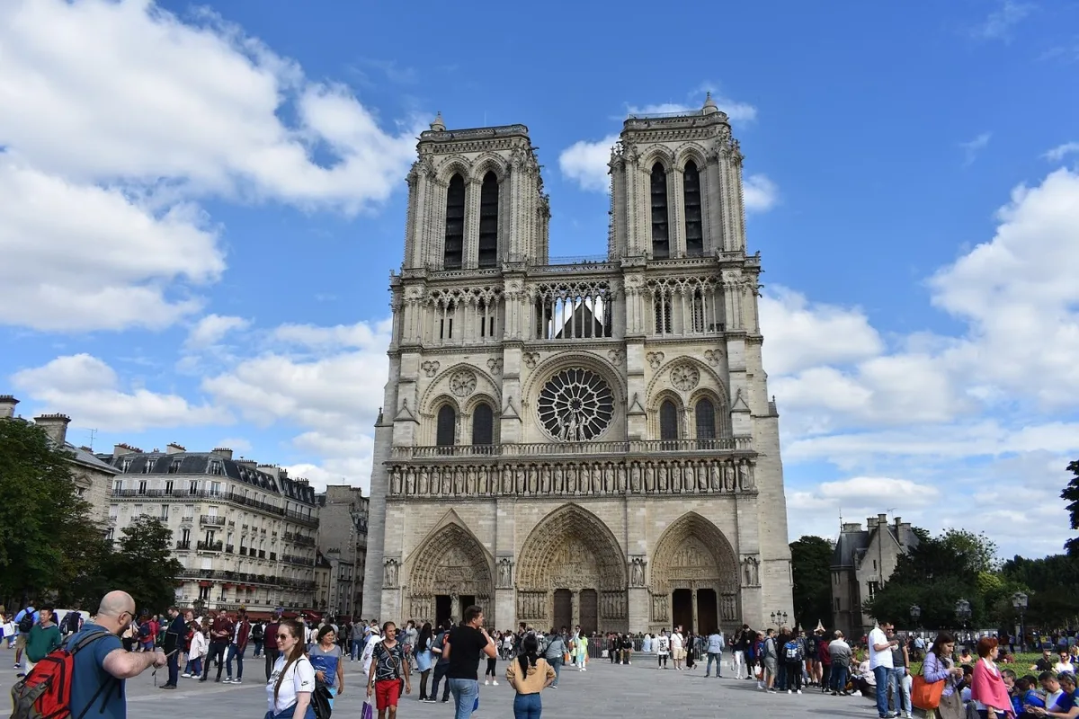 Führung durch Notre-Dame, Romain Bouchaud